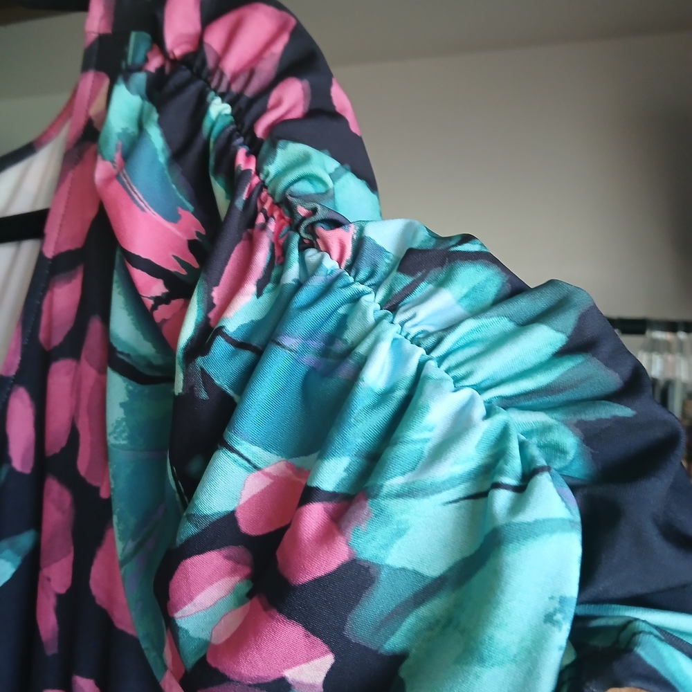 Elegant Pink and Green Midi Dress - Picture 2 of 5